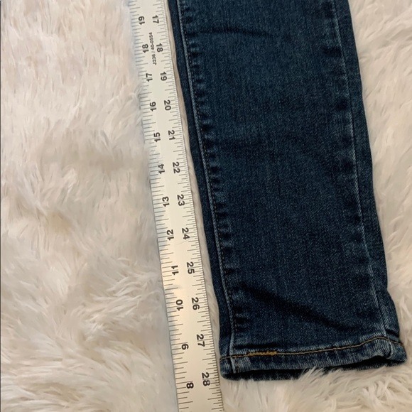 Levi’s 711 Skinny Women's Darkest Wash Blue Distressed Jeans - Picture 5 of 6